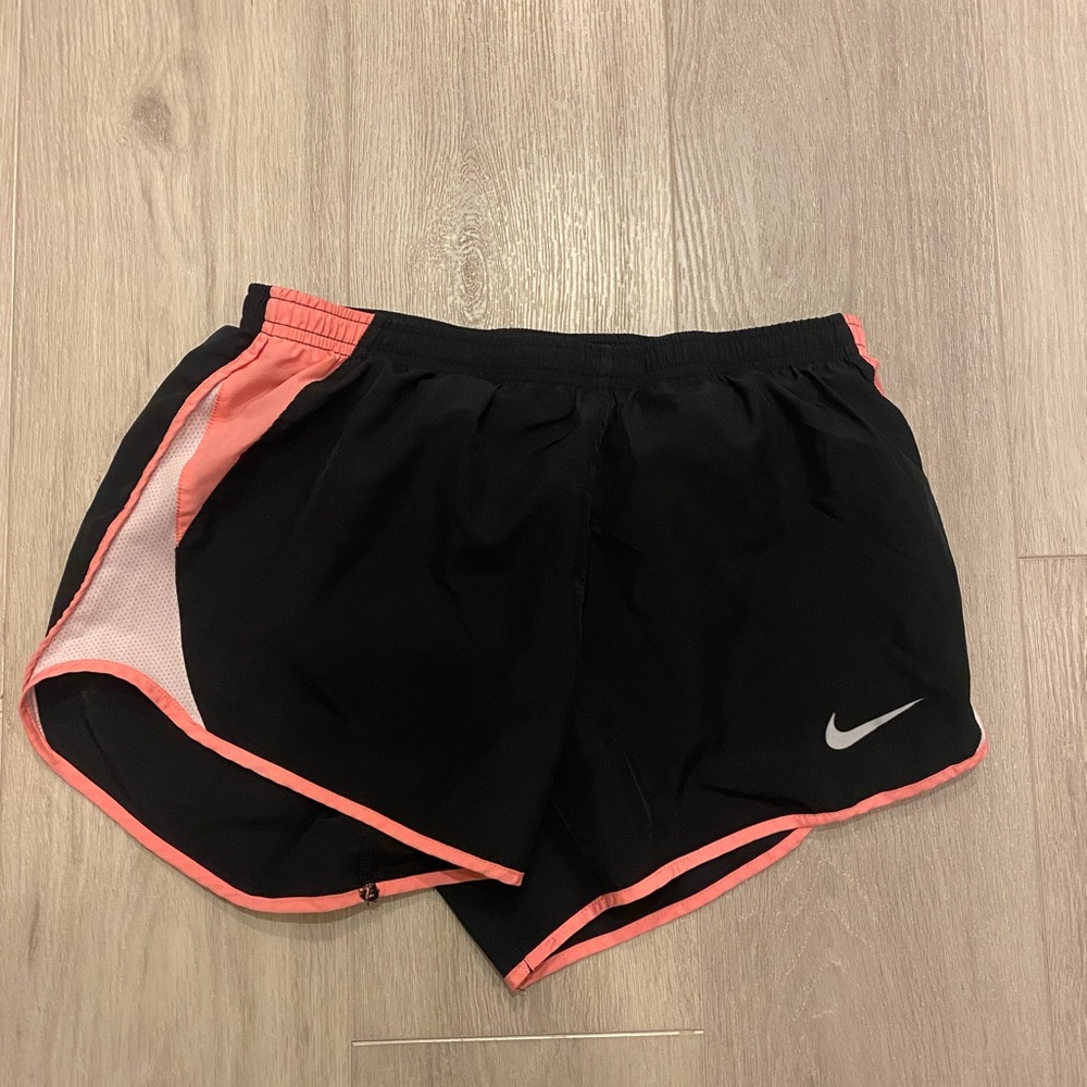 Nike shorts size small s